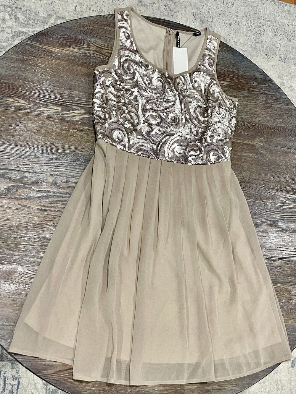 Doe & Rae Boutique Gold Sequin Beaded Sleeveless Cocktail Dress - Small - NWT